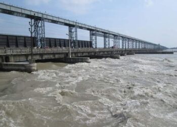 पानीको सतह बढे पछि कोशी बैरेजको सबै ढोका खोलयो