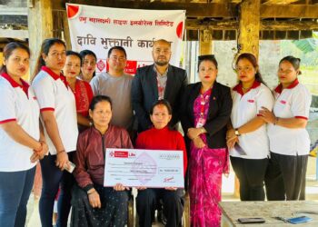प्रभु महालक्ष्मी लाइफ इन्स्योरेन्स ले मृगौला पीडित लाइ चेक हास्तान्तरन गर्‍यो